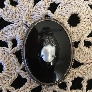 Vintage Black with Pearl Clip